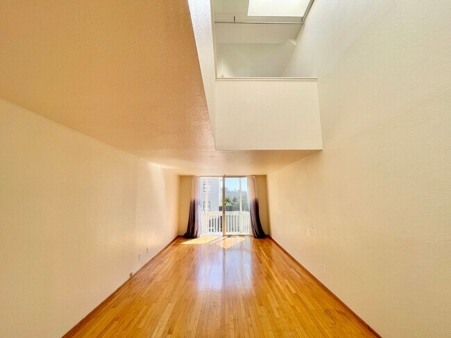 Foto del edificio - NOPA 3 Level 2br/2ba Townhouse Style Condo w/Garage, Laundry, Deck - PROGRESSIVE