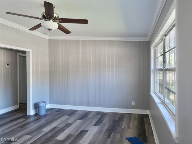 Building Photo - 257 E Yeomans Ave