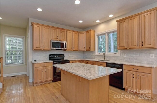 Building Photo - 10496 Gunnison Ln