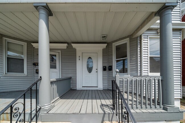 Building Photo - 98 Trask Ave