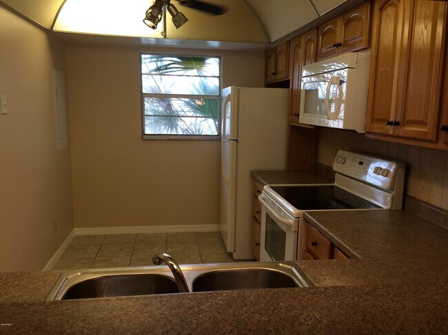 Foto del edificio - 412 Meadowlark Ln