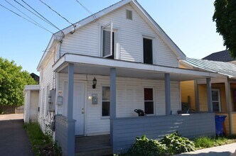 Building Photo - 15-17-17 Peru St