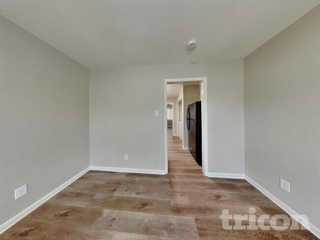 Foto del edificio - 911 Burtonwood Cir