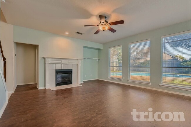 Building Photo - 5816 Clear Creek Dr