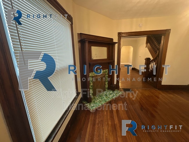 Foto del edificio - 218 S Main St