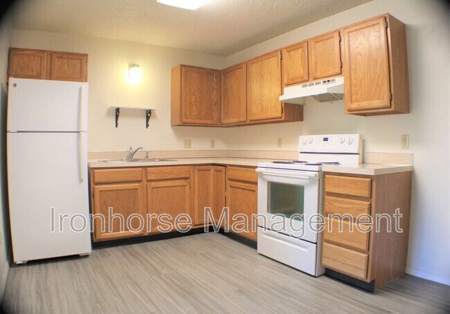 Building Photo - 809 West Villard Street