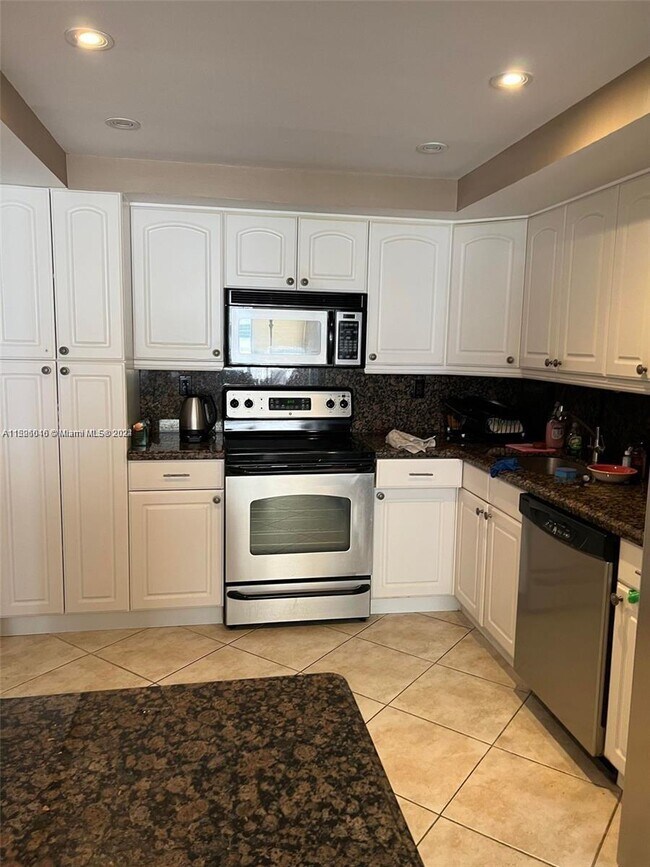 Building Photo - 18061 Biscayne Blvd