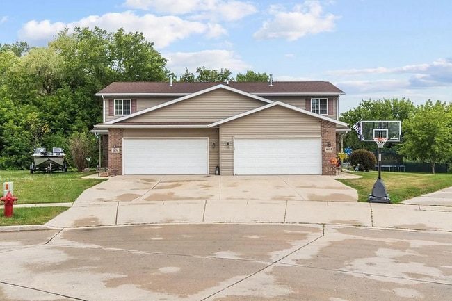 Building Photo - 4632/4634 Ridge Court - 4634