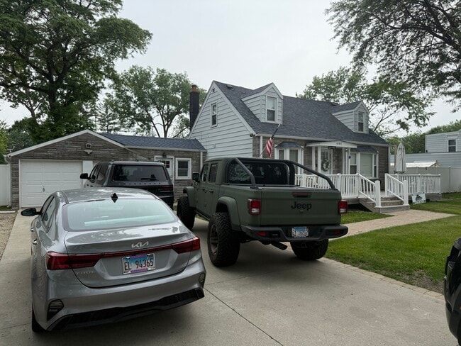 Building Photo - 684 Pfingsten Rd