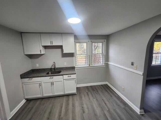 Foto del edificio - 3432 E 69th St
