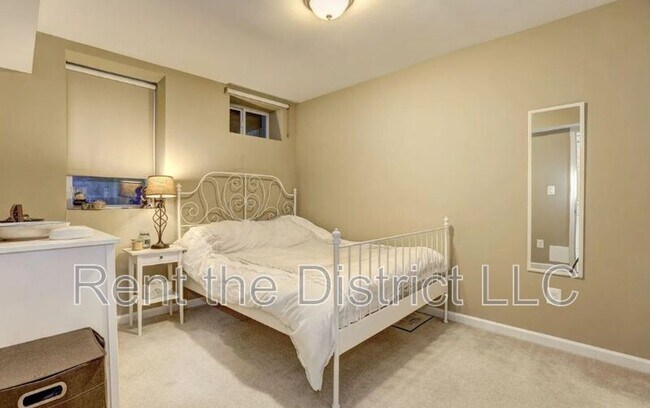 Foto del edificio - 605B Kenyon St NW