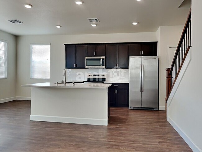 Building Photo - 1809 Viaggio Avenue