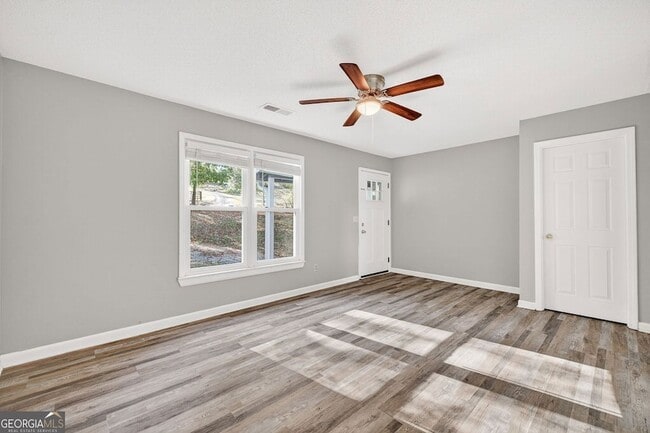 Photo - 255 Lowry St House