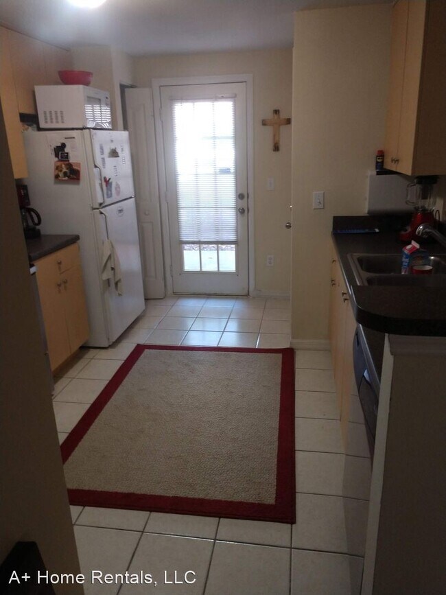 Building Photo - 1 br, 1 bath House - 760 Centervale Drive ...