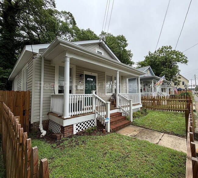 Photo - 9 W Broad Rock Rd House