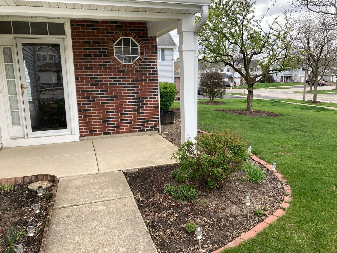 8200 Ripple Rdg, Darien, IL 60561 Townhome Rentals in Darien IL