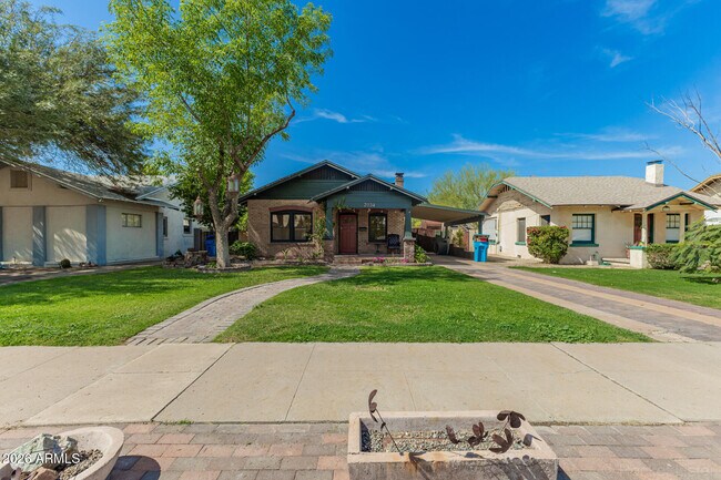 Foto del edificio - 2034 N Mitchell St