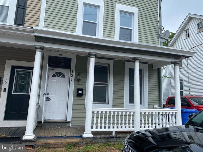 Building Photo - 121 Mill St