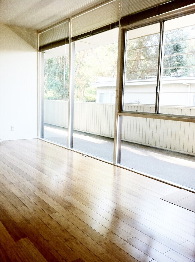 Foto del edificio - 2352 Duane St