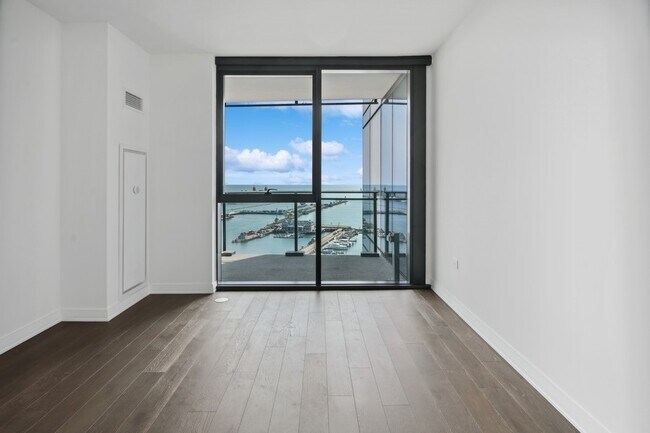 Building Photo - 211 N Harbor Dr