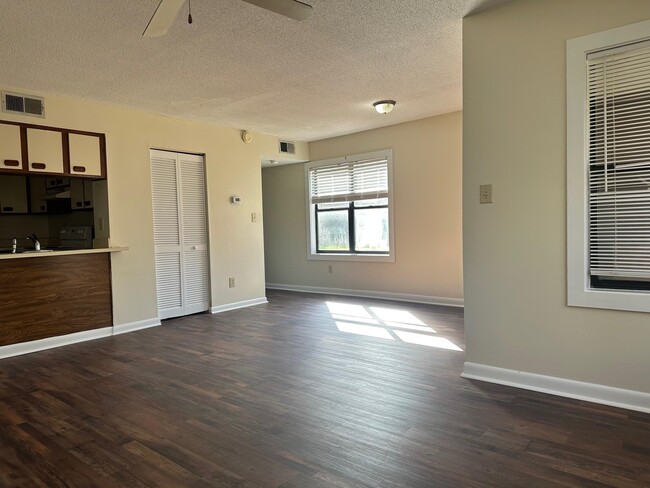 Building Photo - 501 Maison Dr