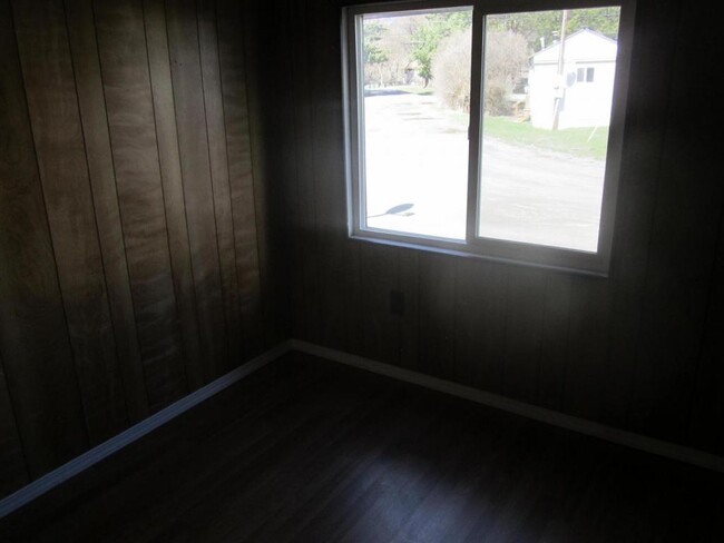 Building Photo - 142 Spencer Rd