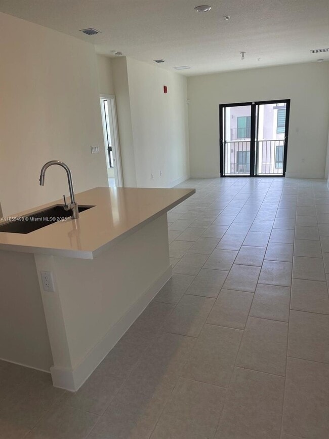 Foto del edificio - 8167 NW 41st St