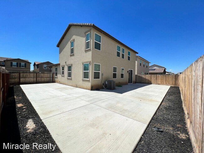 Building Photo - 4 br, 2.5 bath House - 201 Solano Street