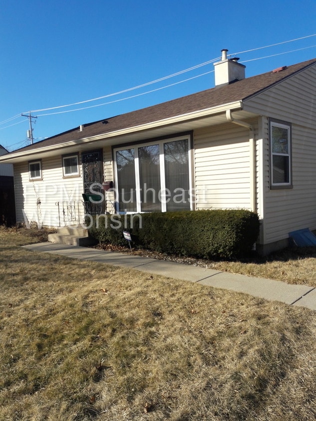 6910 W Birch Ct, Milwaukee, WI 53218 House for Rent in Milwaukee, WI