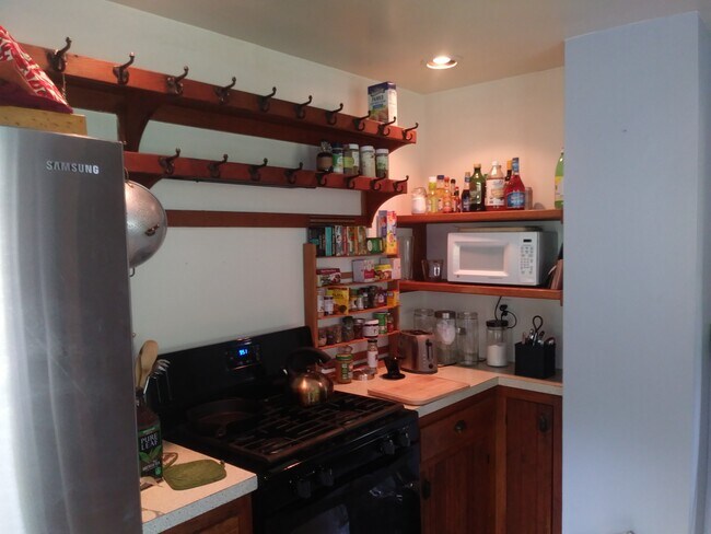 Gas range - 65 Norris Rd