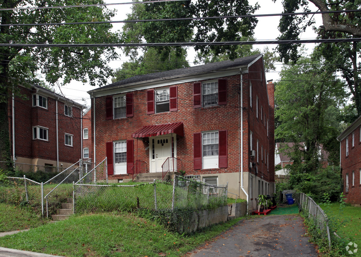 Building Photo - 8402 Greenwood Ave