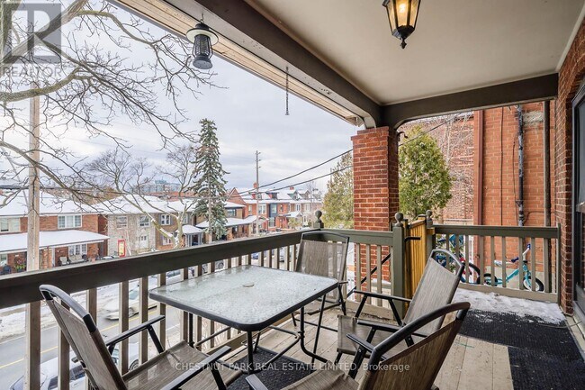 Photo du bâtiment - 864 Davenport Rd