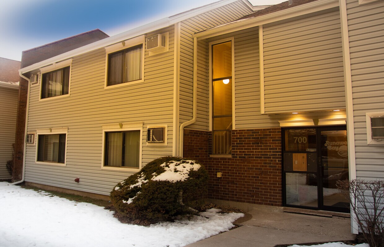 Primary Photo - 700 Bayside Dr