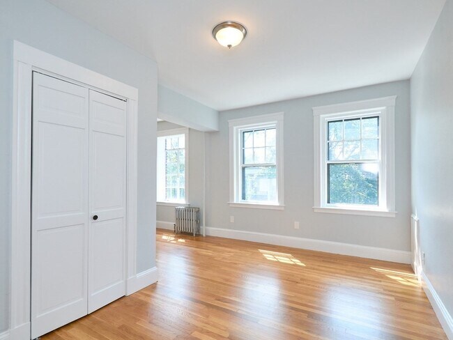 Building Photo - 42 Linnaean St