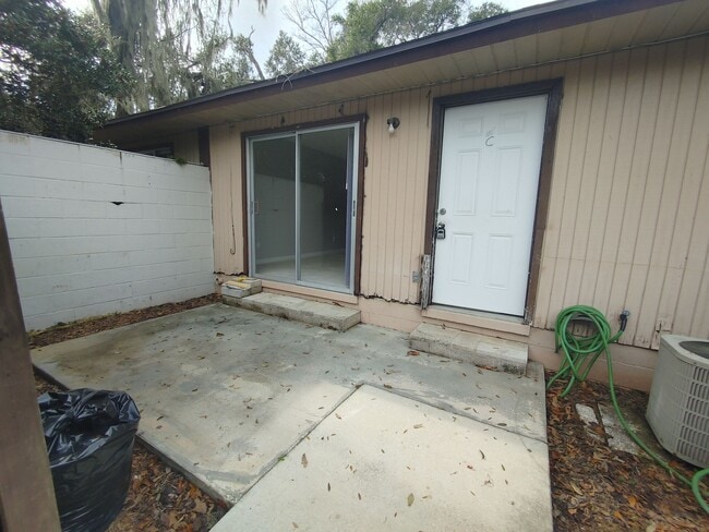 Building Photo - 2 Bedroom 1 Bath Quadplex-Ocala!