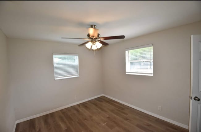 Foto del edificio - 410 NE 171st Terrace