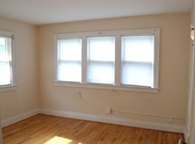 Foto del edificio - 427-429-429 E Tompkins St