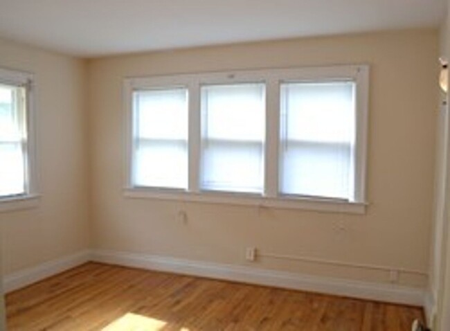 Building Photo - 427 E Tompkins