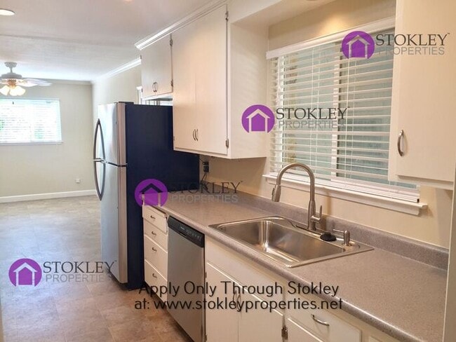 Building Photo - 229 Twinview Dr