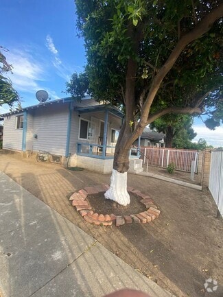 Building Photo - 7044 Pierce Ave