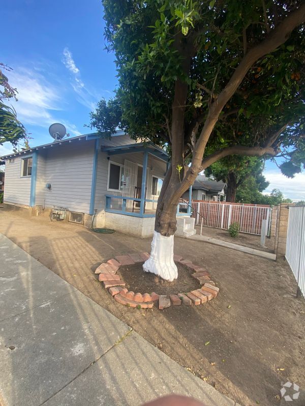 Building Photo - 7044 Pierce Ave