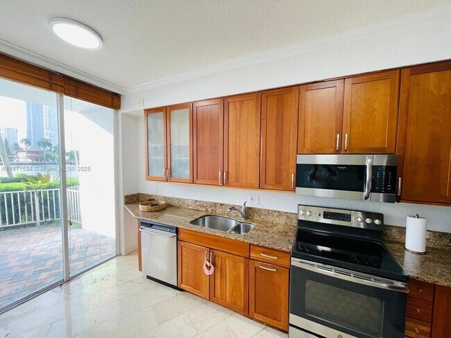 Foto del edificio - 19195 NE 36th Pl