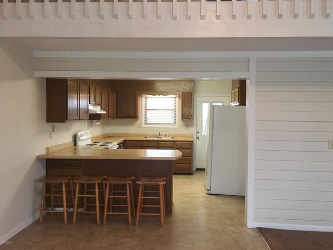 Building Photo - 401 Club Colony Dr