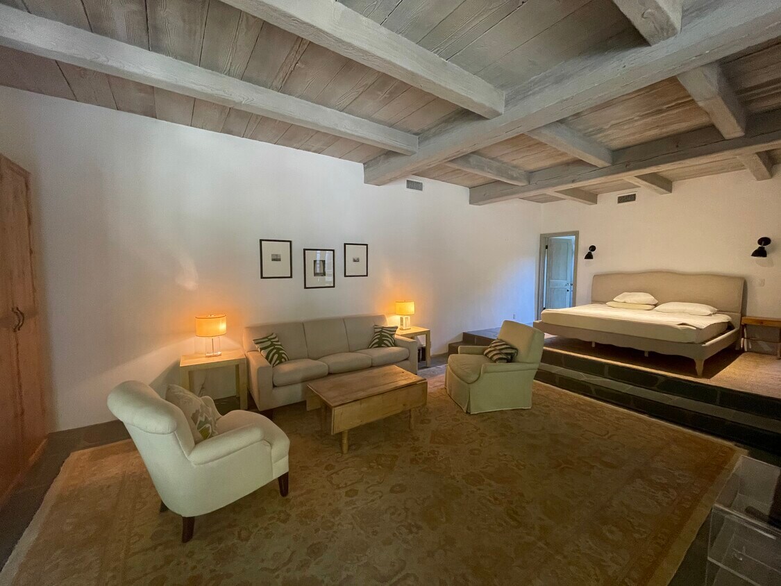 Foto principal - 1741 Coldwater Canyon Dr