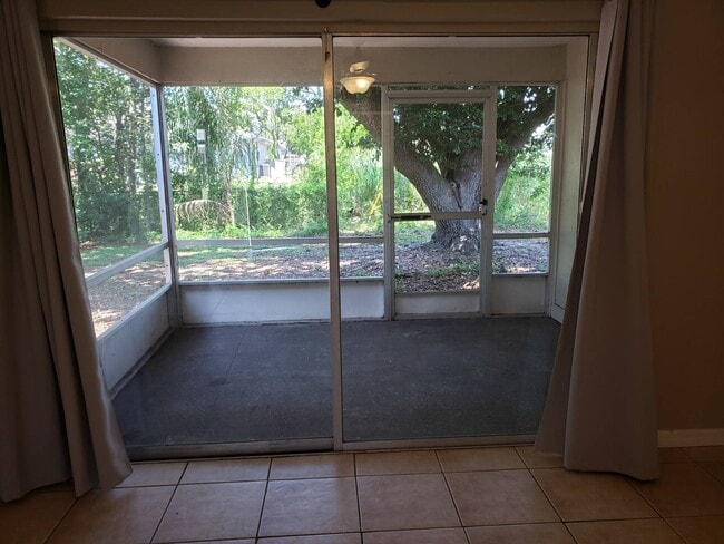 Foto del edificio - 3259 Country Hill Rd