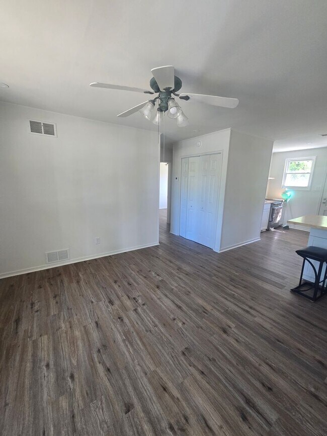 Foto del edificio - Charming Sunset Hills Condo