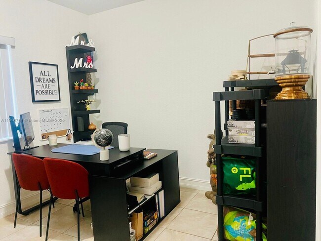 Foto del edificio - 7985 NW 8th St