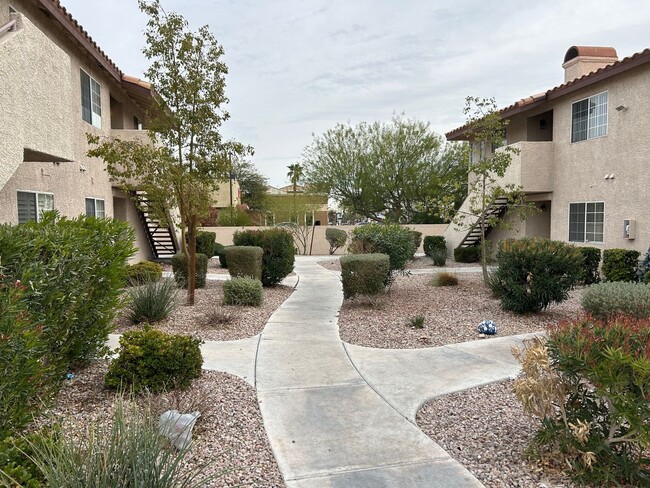 Foto del edificio - BRIGHT 2-BEDROOM CONDO IN CENTRAL LAS VEGAS