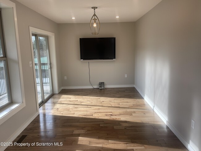 Building Photo - 628 Hudson St