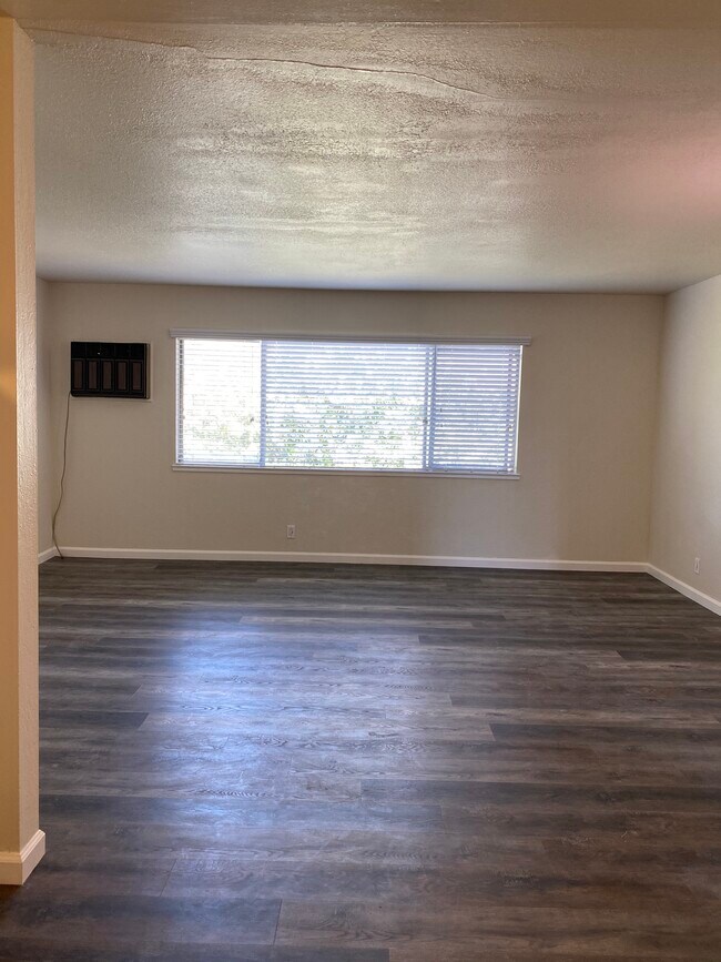 Sala de estar - 258 Pamela Dr